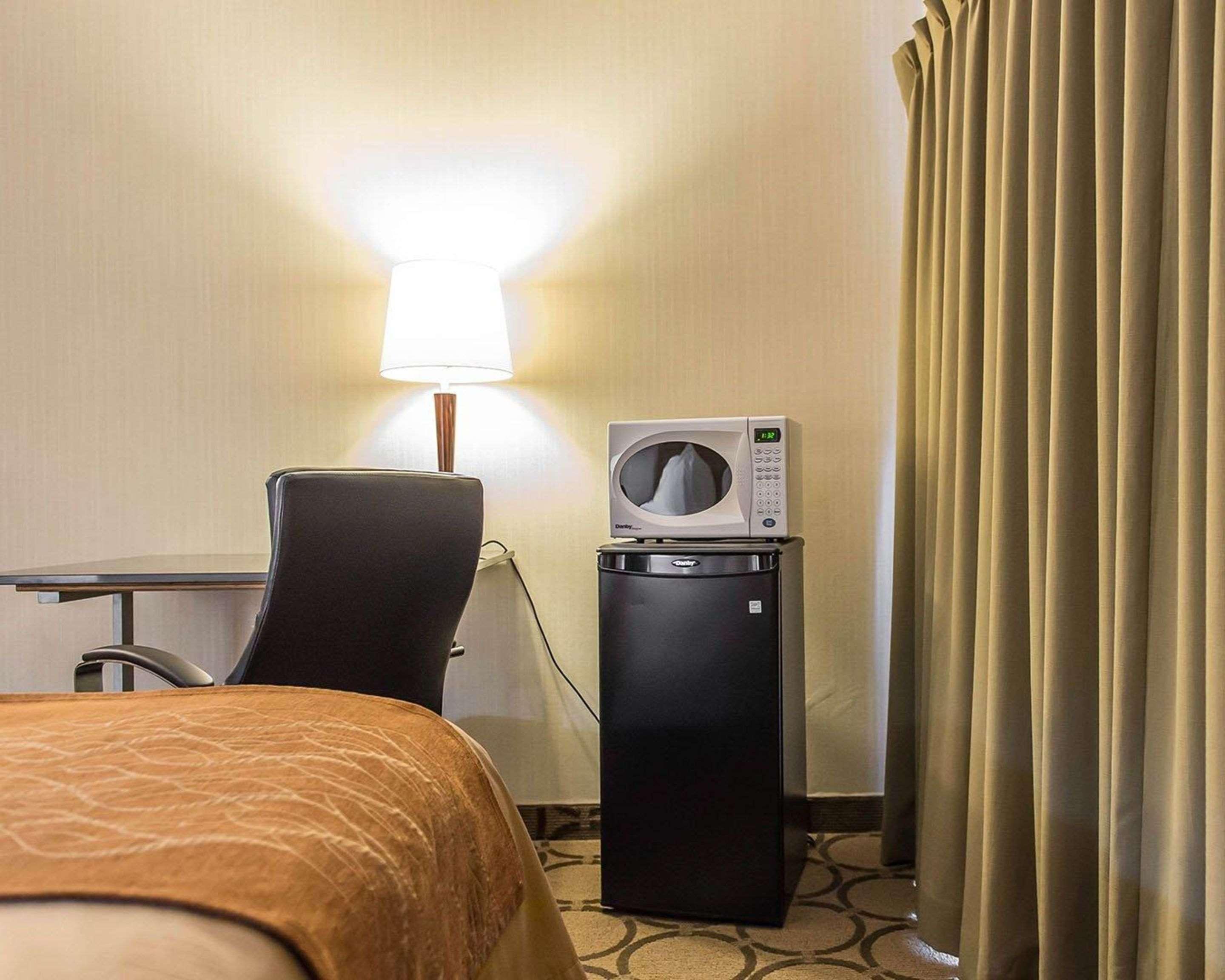 Comfort Inn Пембрук Екстериор снимка