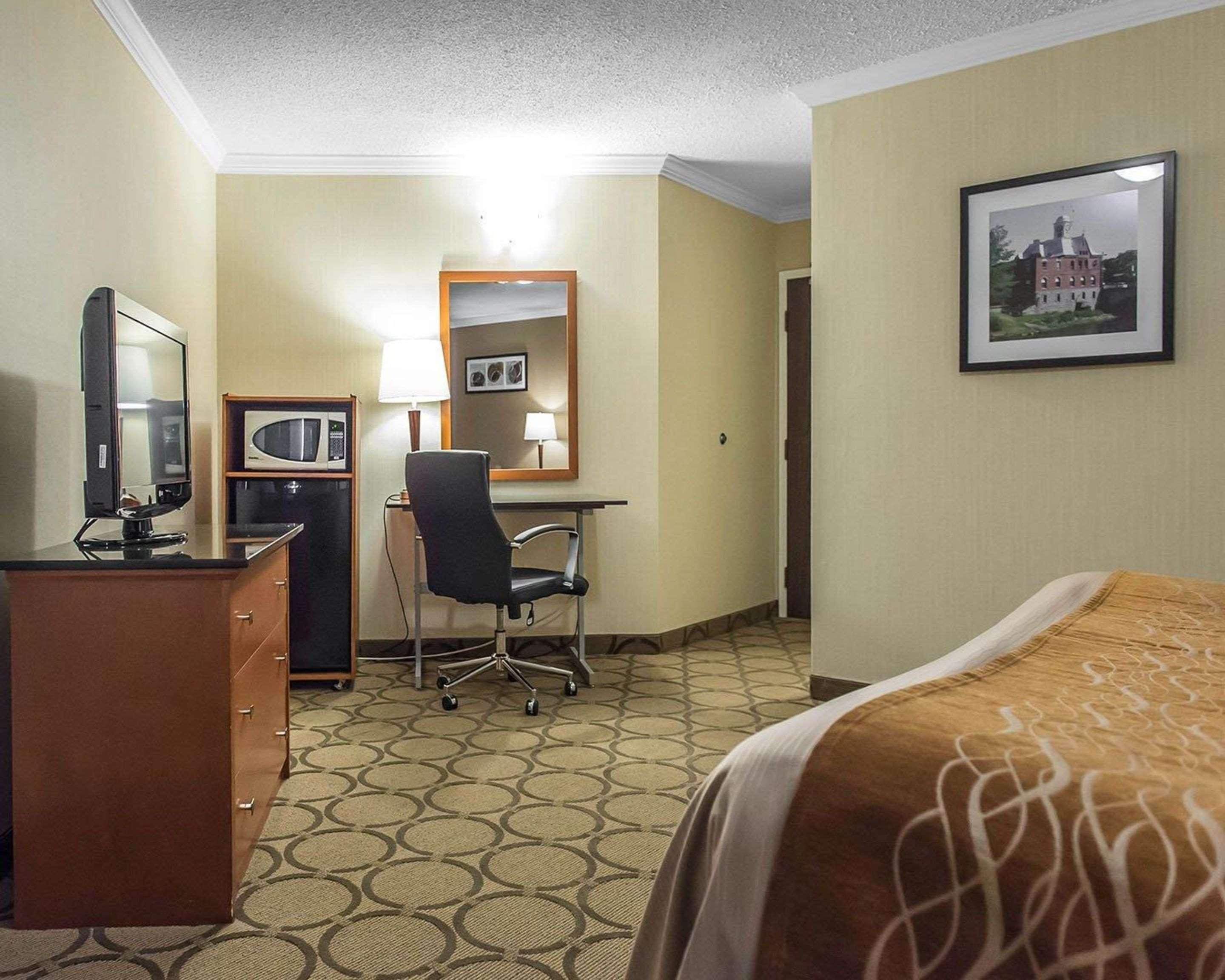 Comfort Inn Пембрук Екстериор снимка