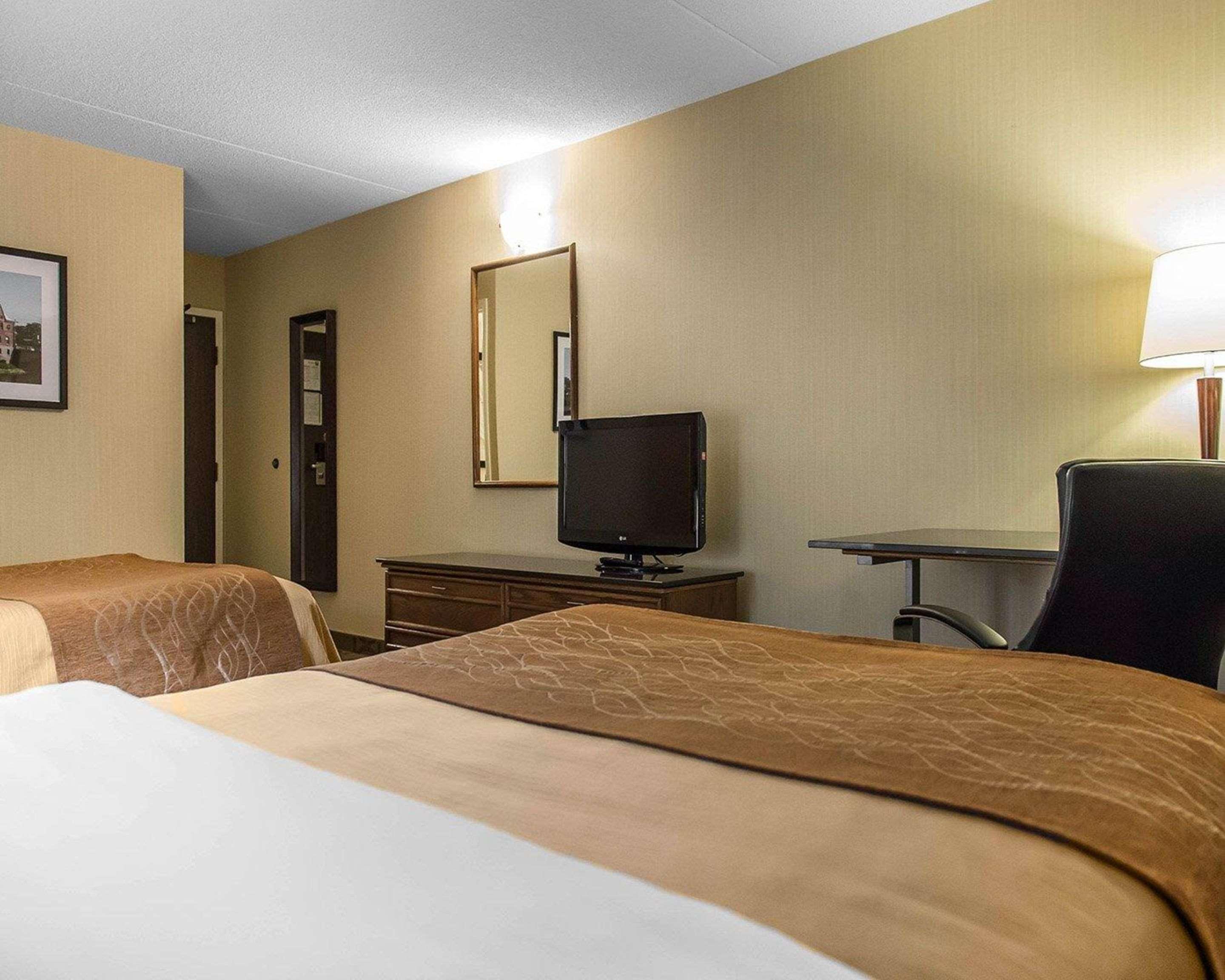 Comfort Inn Пембрук Екстериор снимка